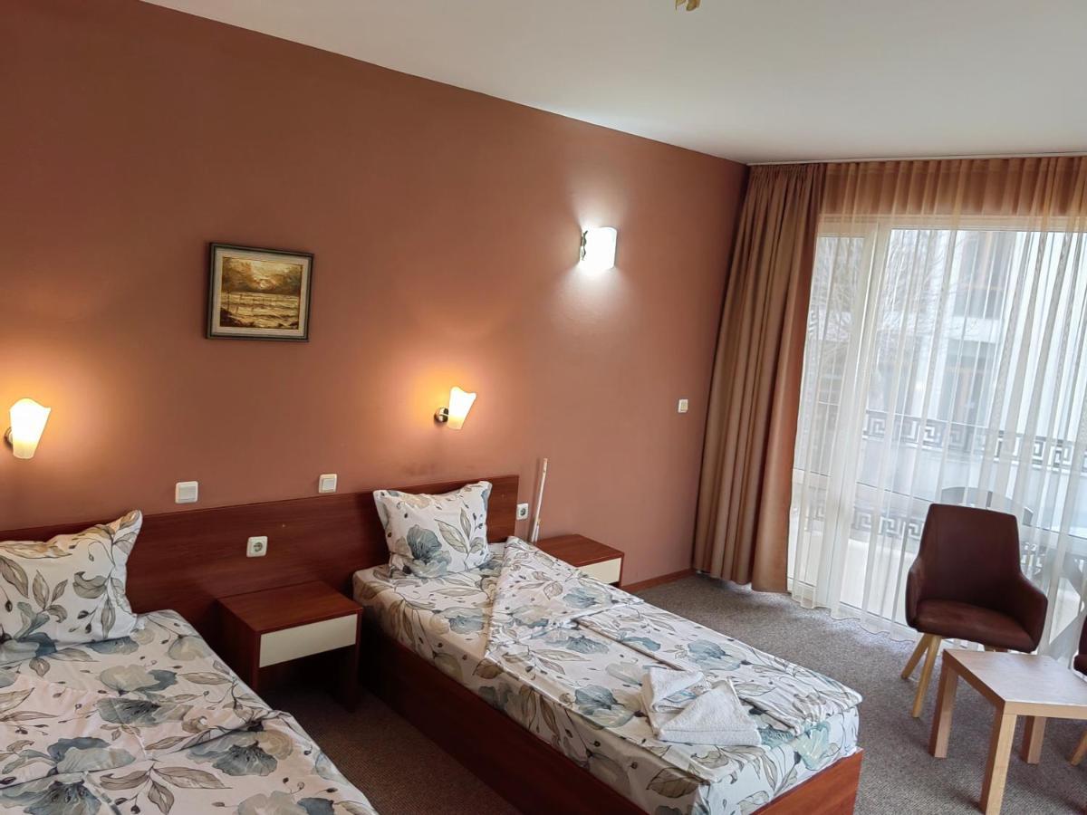 Family Hotel Diana ツァレヴォ エクステリア 写真
