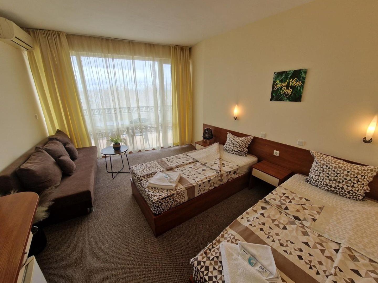 Family Hotel Diana ツァレヴォ エクステリア 写真